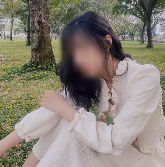 Amira, 20