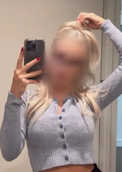 Anna, 25