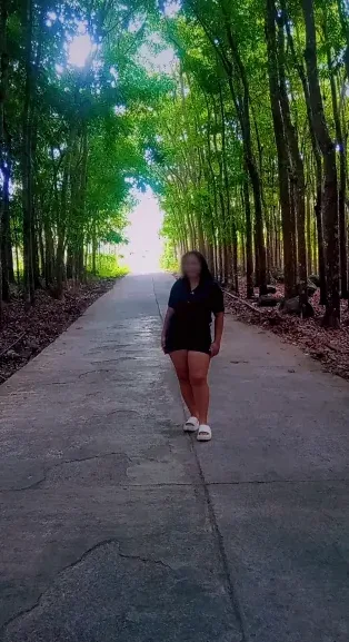Denise, 23