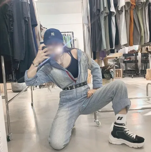 Diana, 28