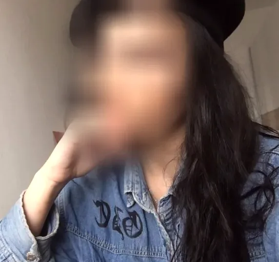 Ela, 28