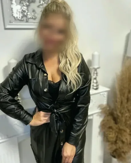 Emilia, 35