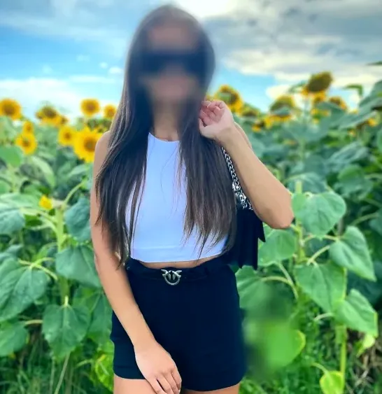 Fatma, 25