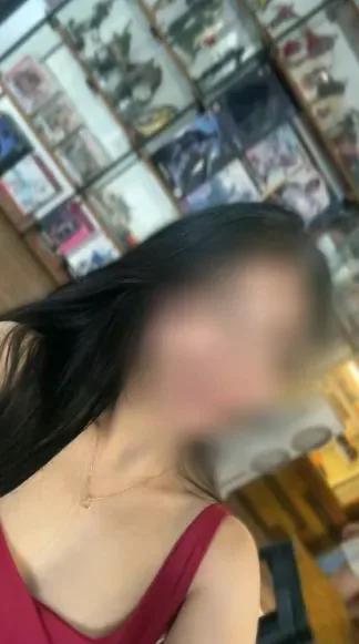 Jacqueline, 28