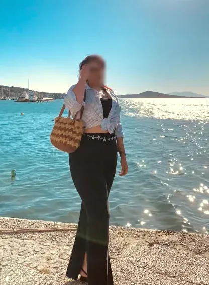 Mia, 26