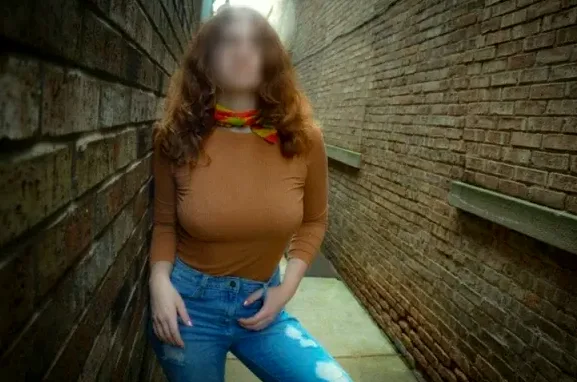 Nadine, 32