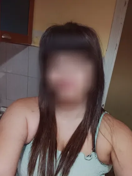 Sabrina, 37