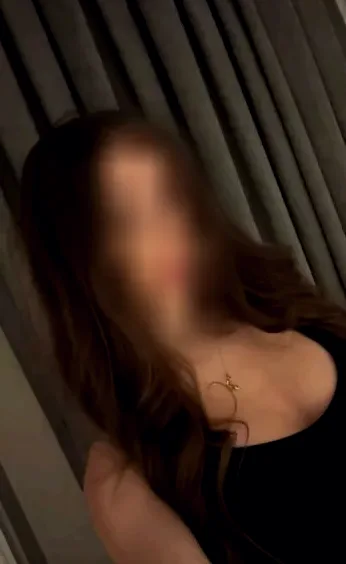 Viktoria, 28